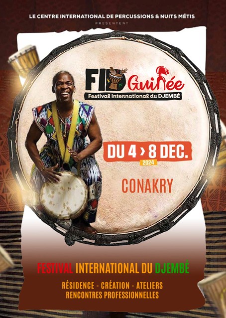 Affiche officielle du Festival International du Djembé, édition 2024 : une percussionniste devant une grande peau de djembé — Conakry, du 4 au 8 décembre 2024